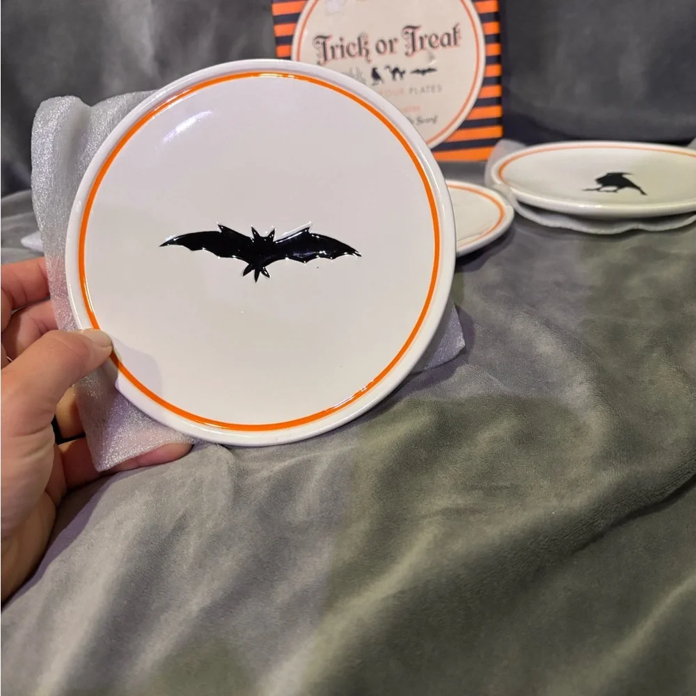 Williams Sonoma Exclusive Trick or Treat set of 4 plates